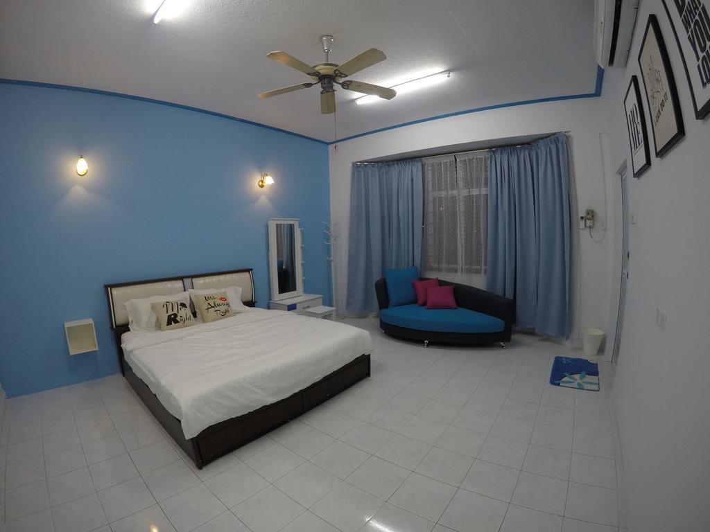 Little Blue House Kemaman Guesthouse Chukai Exterior photo