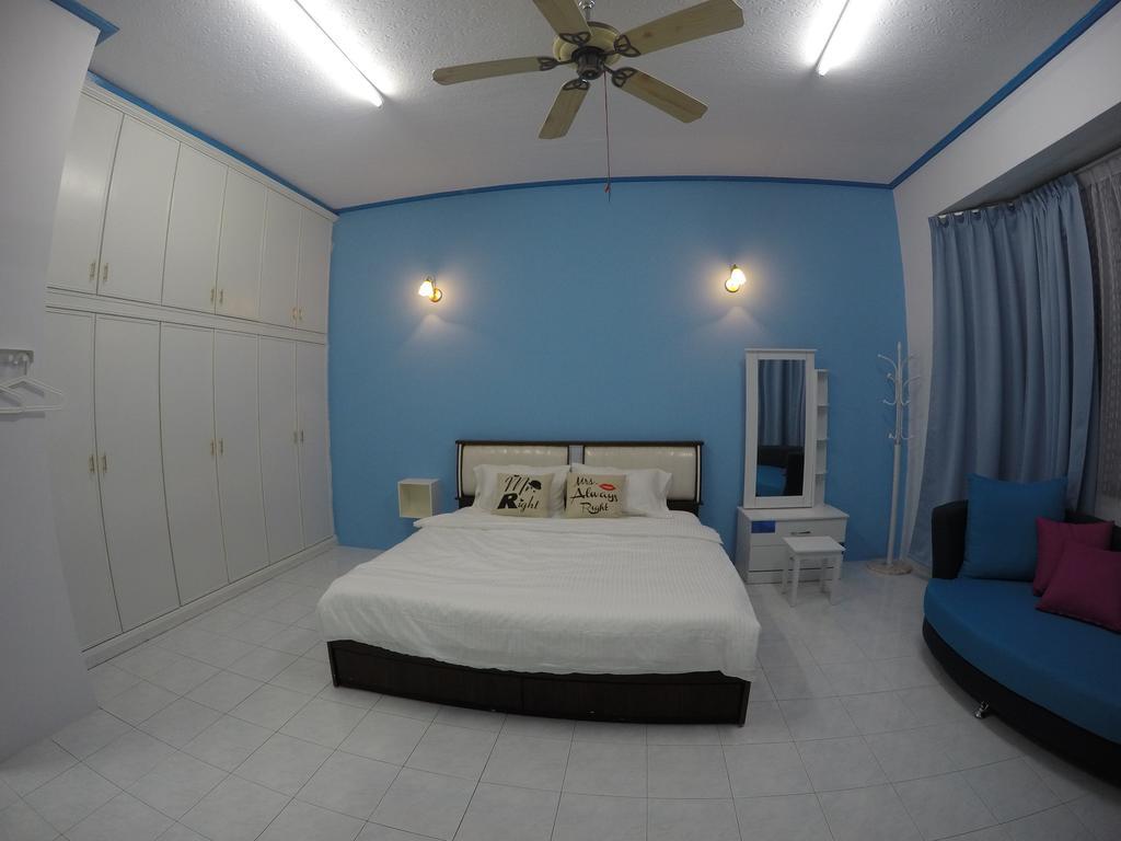 Little Blue House Kemaman Guesthouse Chukai Exterior photo